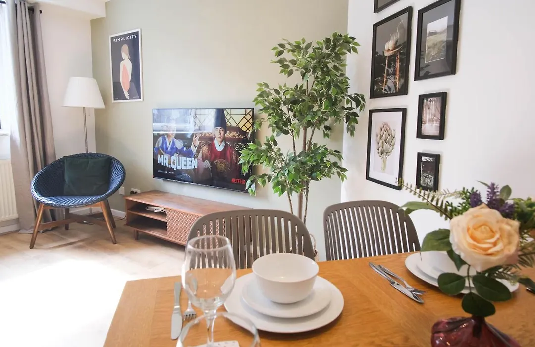 Modern & Premium 2Br 2Ba City Center Apartment-1